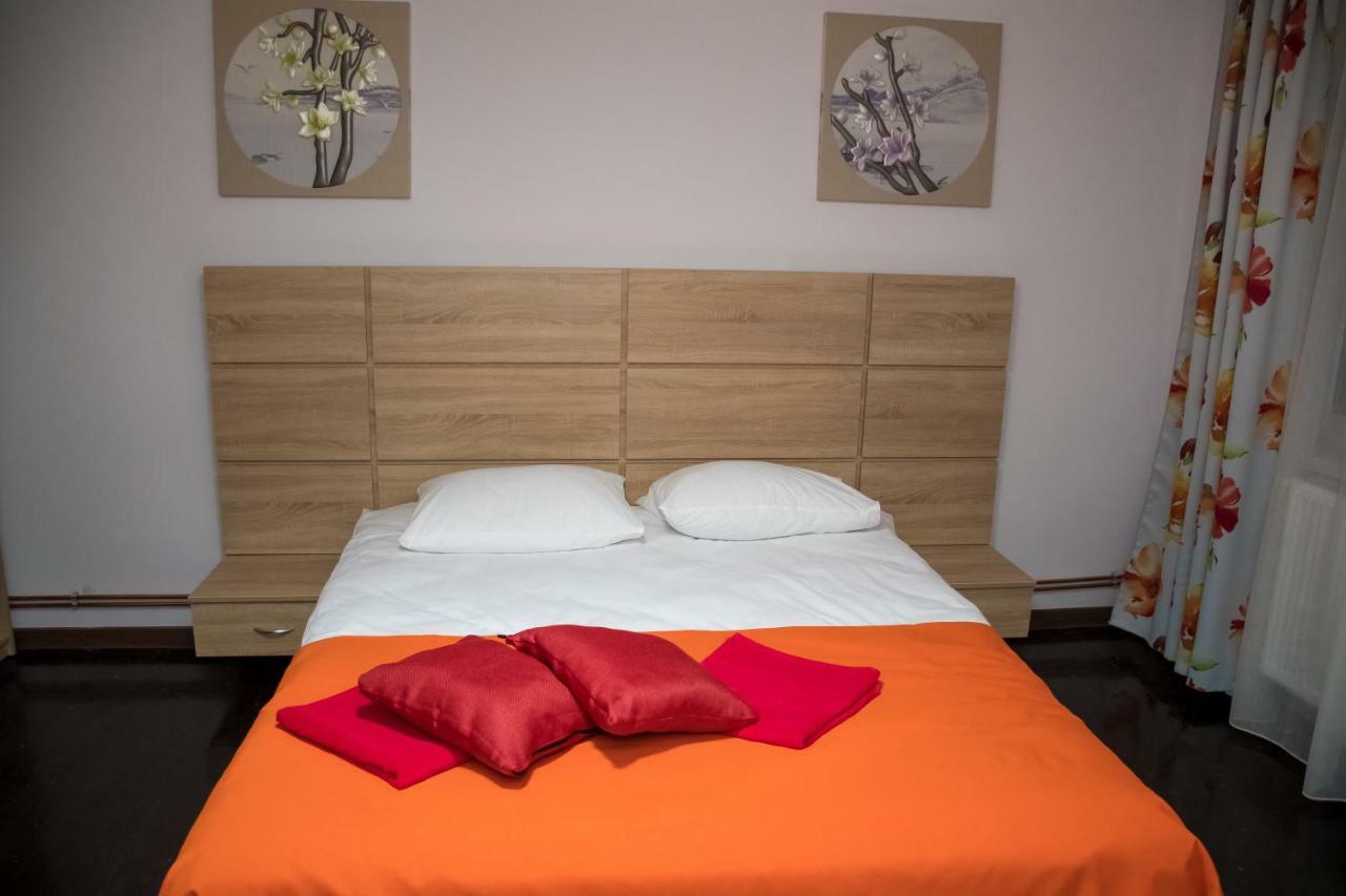 Vila Club Dioda Cicanesti Luaran gambar